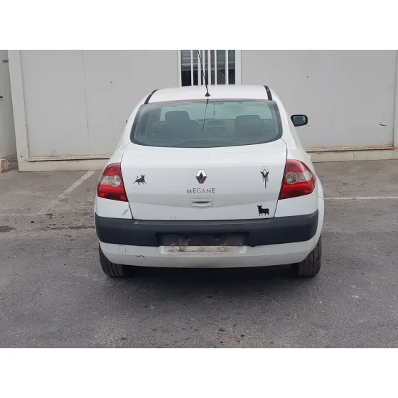 RENAULT MEGANE II CLASSIC BERLINA '2005 CONFORT AUTHENTIQUE BLANCO