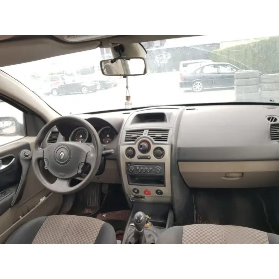 RENAULT MEGANE II CLASSIC BERLINA '2005 CONFORT AUTHENTIQUE BLANCO