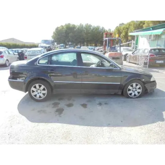 VOLKSWAGEN PASSAT BERLINA (3B3) '2004 HIGHLINE NEGRO