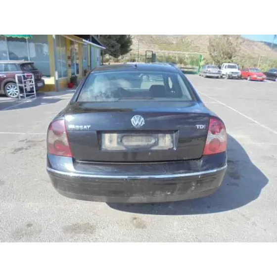 VOLKSWAGEN PASSAT BERLINA (3B3) '2004 HIGHLINE NEGRO