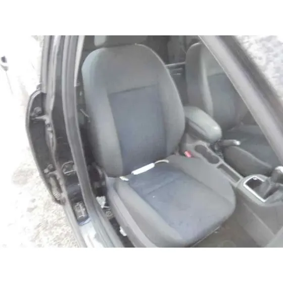 FORD FOCUS BERLINA (CAP) '2006 GHIA NEGRO