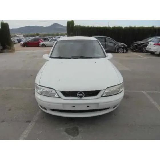 OPEL VECTRA B BERLINA '1998 CD BLANCO