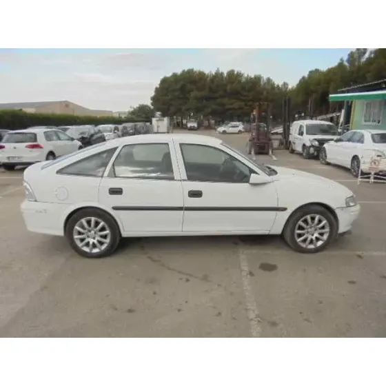 OPEL VECTRA B BERLINA '1998 CD BLANCO