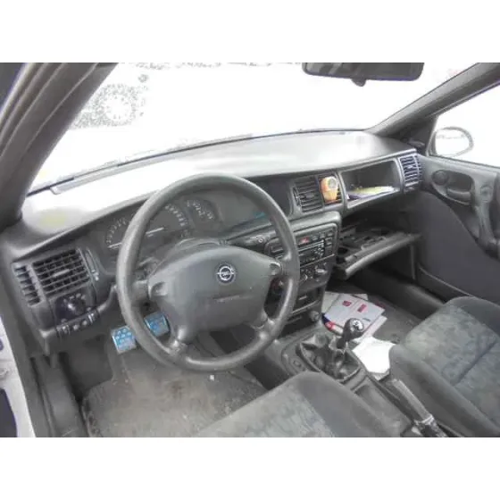 OPEL VECTRA B BERLINA '1998 CD BLANCO