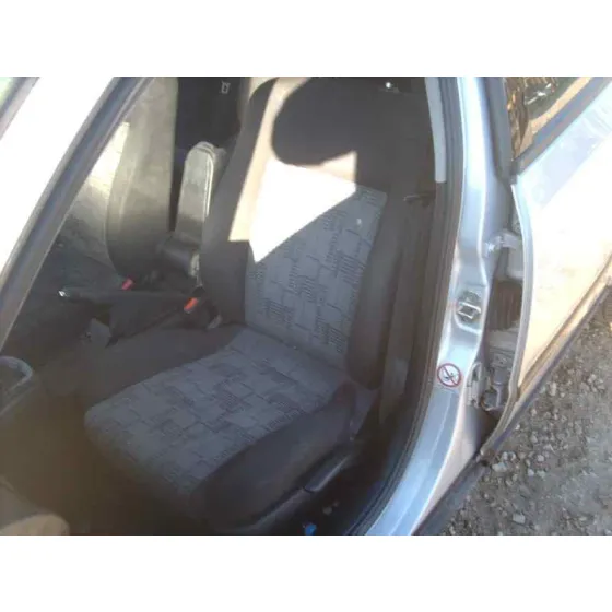 VOLKSWAGEN PASSAT BERLINA (3B2) '1997 TRENDLINE GRIS