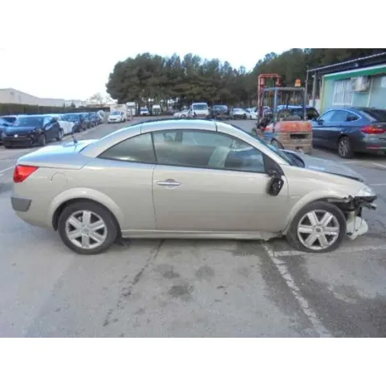 RENAULT MEGANE II COUPE/CABRIO '2005 AUTHENTIQUE DORADO