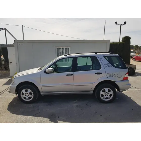 MERCEDES CLASE M (W163) '2004 270 CDI (163.113) GRIS