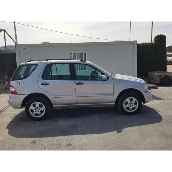 MERCEDES CLASE M (W163) '2004 270 CDI (163.113) GRIS