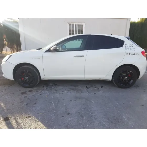 ALFA ROMEO GIULIETTA (191) '2013 DISTINCTIVE BLANCO