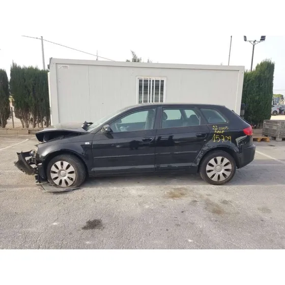 AUDI A3 SPORTBACK (8P) '2005 1.6 FSI AMBIENTE NEGRO