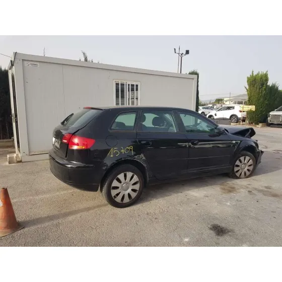 AUDI A3 SPORTBACK (8P) '2005 1.6 FSI AMBIENTE NEGRO