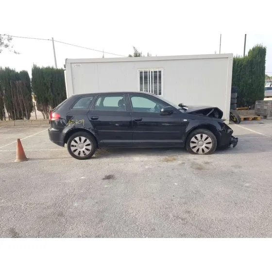 AUDI A3 SPORTBACK (8P) '2005 1.6 FSI AMBIENTE NEGRO