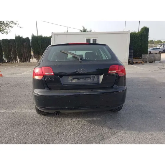 AUDI A3 SPORTBACK (8P) '2005 1.6 FSI AMBIENTE NEGRO