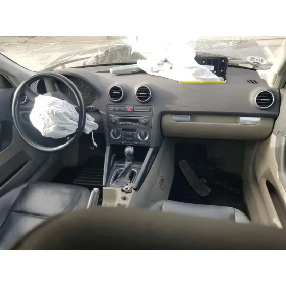 AUDI A3 SPORTBACK (8P) '2005 1.6 FSI AMBIENTE NEGRO