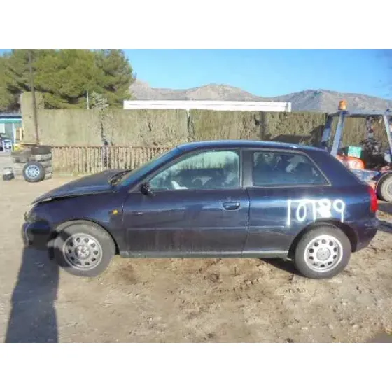 AUDI A3 (8L) '2000 1.6 AMBIENTE AZUL
