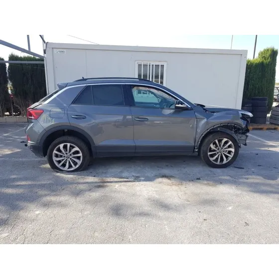VOLKSWAGEN T-ROC '2022 BLUEMOTION GRIS OSCURO