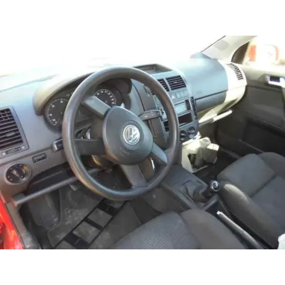 VOLKSWAGEN POLO (9N1) '2005 MATCH ROJO