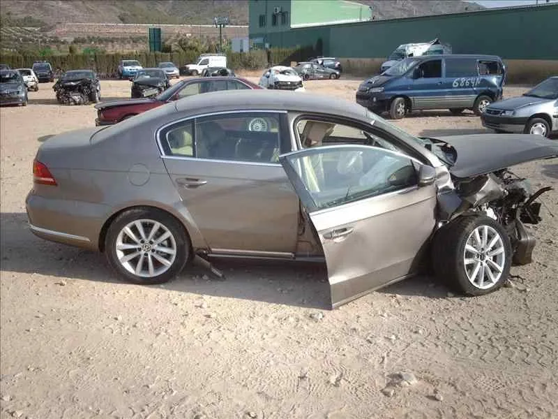 VOLKSWAGEN PASSAT LIM. (362) VOLKSWAGEN PASSAT LIM. (362) '2010 EDITION BLUEMOTION BEIG 2010