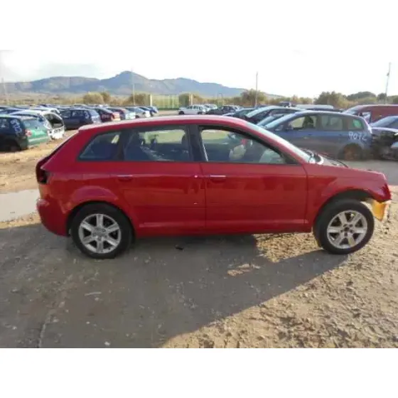 AUDI A3 SPORTBACK (8P) '2011 1.6 TDI AMBIENTE ROJO