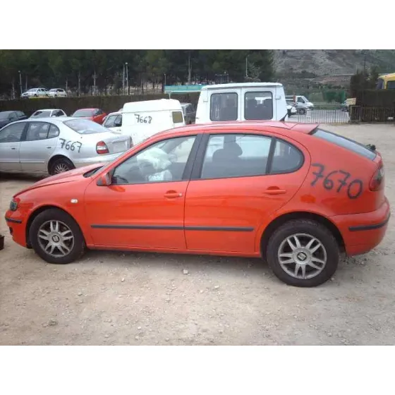 SEAT LEON (1M1) '2002 SIGNO ROJO