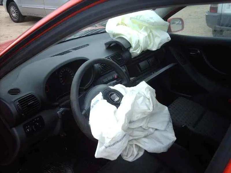 SEAT LEON (1M1) '2002 SIGNO ROJO