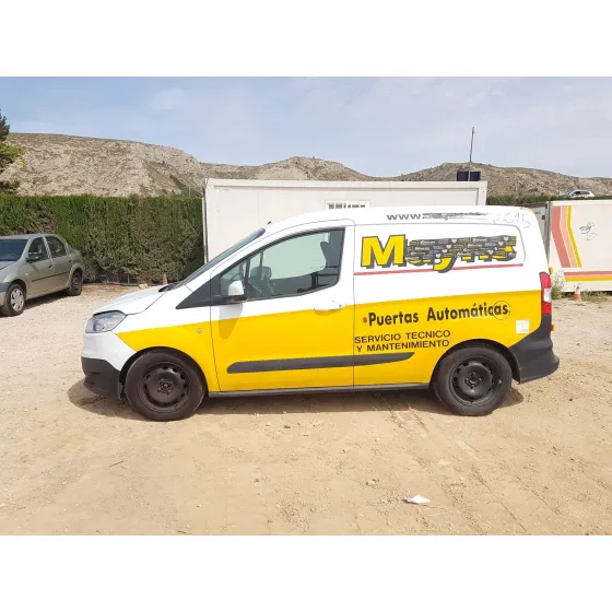 Ford TRANSIT COURIER B460 FURGONETA/MONOVOLUMEN 2014