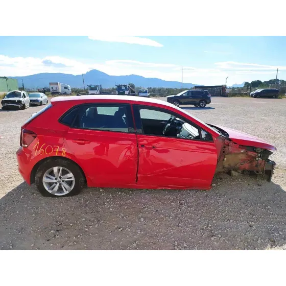 VOLKSWAGEN POLO '2018 ADVANCE ROJO