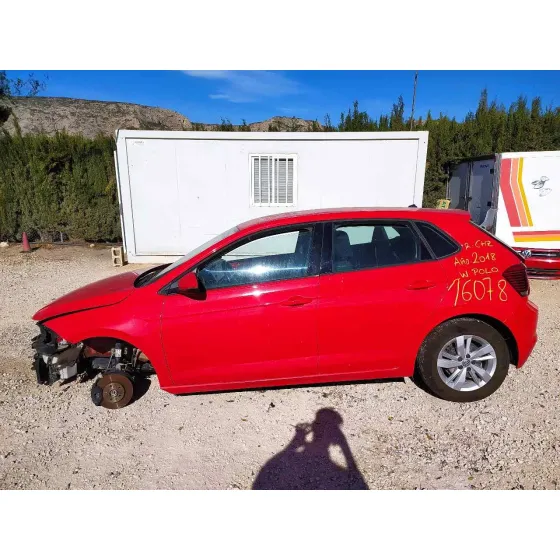 VOLKSWAGEN POLO '2018 ADVANCE ROJO