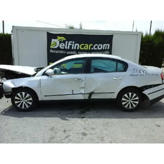 VOLKSWAGEN PASSAT BERLINA (3C2) '2010 ADVANCE PLUS GRIS