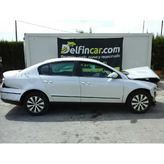VOLKSWAGEN PASSAT BERLINA (3C2) '2010 ADVANCE PLUS GRIS