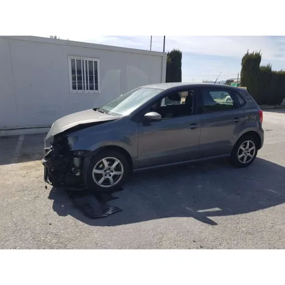 VOLKSWAGEN POLO (6R1) '2013 ADVANCE GRIS OSCURO