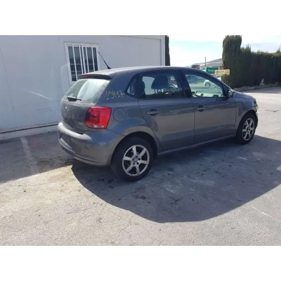 VOLKSWAGEN POLO (6R1) '2013 ADVANCE GRIS OSCURO