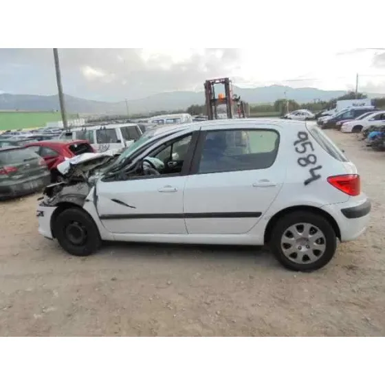 PEUGEOT 307 BERLINA (S2) '2006 X-LINE BLANCO