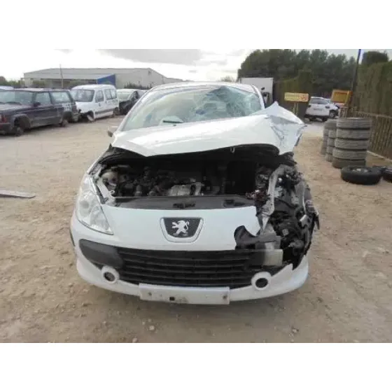 PEUGEOT 307 BERLINA (S2) '2006 X-LINE BLANCO