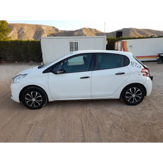 Peugeot 208 I (CA_, CC_) 2012