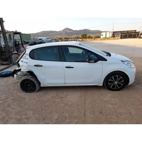 Peugeot 208 I (CA_, CC_) 2012