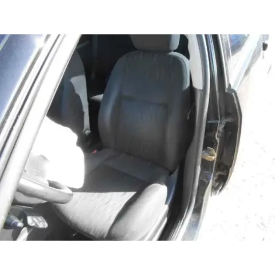 FORD FOCUS BERLINA (CAK) '2004 GHIA NEGRO