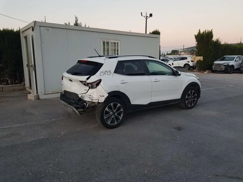 KIA STONIC (YBCUV) '2018 CONCEPT BLANCO