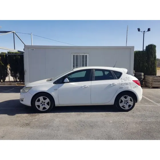 OPEL ASTRA J LIM. '2010 COSMO BLANCO