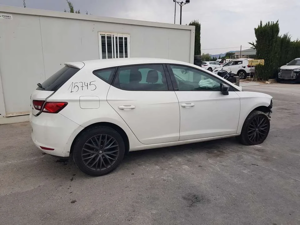SEAT LEON (5F1) '2017 REFERENCE BLANCO