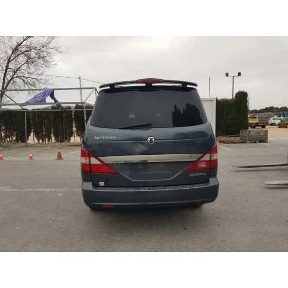 SSANGYONG RODIUS '2006 XDI GRIS OSCURO