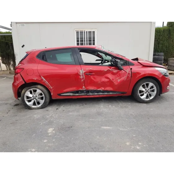RENAULT CLIO IV '2017 AUTHENTIQUE ROJO