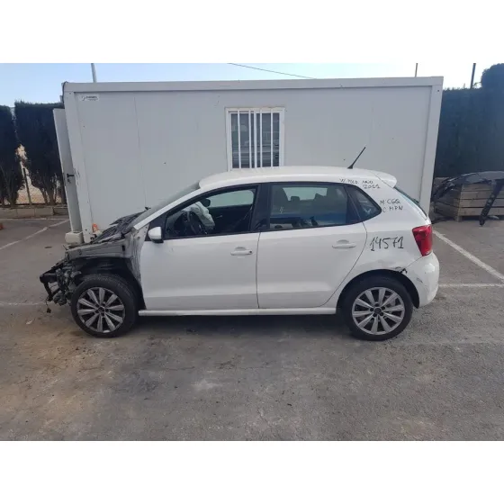 VOLKSWAGEN POLO (6R1) '2011 ADVANCE BLANCO