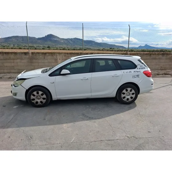 Opel ASTRA J SPORTS TOURER (P10) 2010