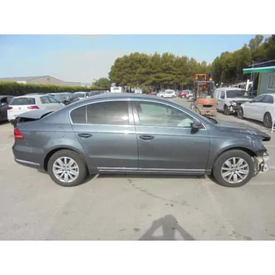 VOLKSWAGEN PASSAT LIM. (362) '2013 ADVANCE 4MOTION BLUEMOTION GRIS OSCURO