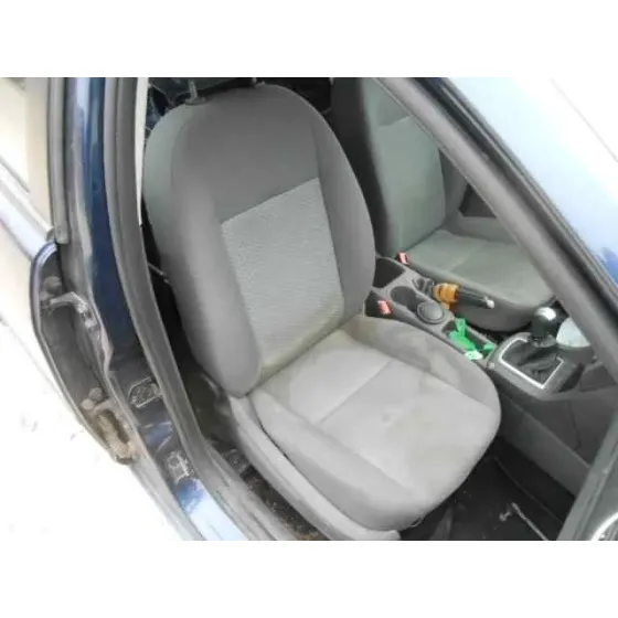 FORD FOCUS BERLINA (CAP) '2005 GHIA AZUL