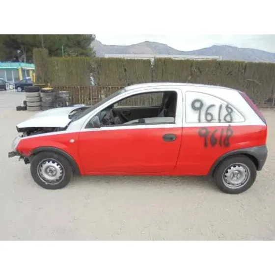 OPEL CORSA C '2003 CLUB ROJO-BLANCO