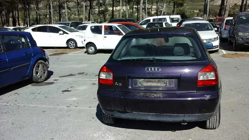 AUDI A3 (8L) '2001 1.9 TDI AMBITION MORADO