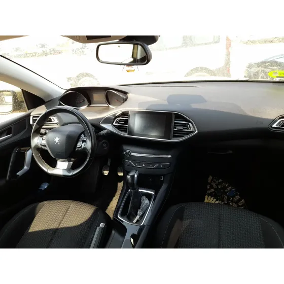 Peugeot 308 II (LB_, LP_, LW_, LH_, L3_) 2013