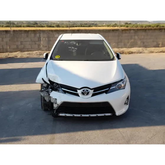 Toyota AURIS (_E18_) 2012